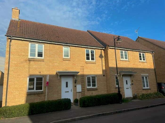 3 Bedroom Semi-Detached House To Rent In Nuthatch Road, Calne, SN11