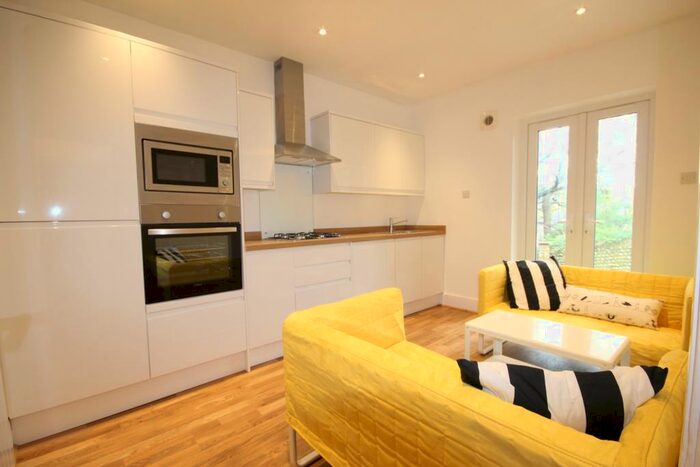 3 Bedroom Apartment To Rent In Shanklin Road, Brighton, BN2