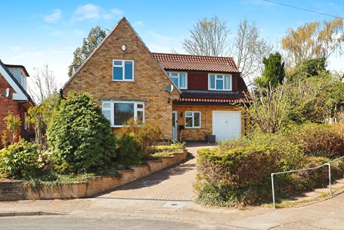 4 Bedroom Detached House For Sale In Warrender Close, Bramcote, Nottingham, Nottinghamshire, NG9