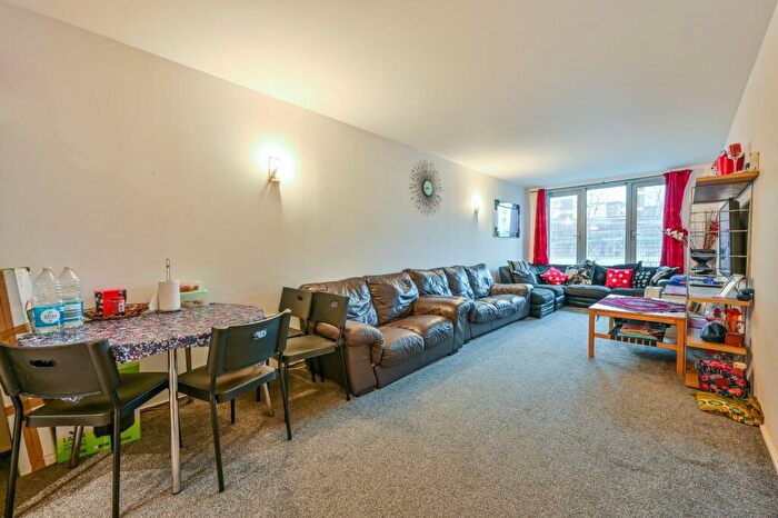 1 Bedroom Flat For Sale In Narrow Street, Limehouse, London, E14