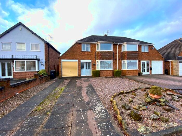 3 Bedroom Semi-Detached House To Rent In Walker Avenue, Stourbridge, DY9