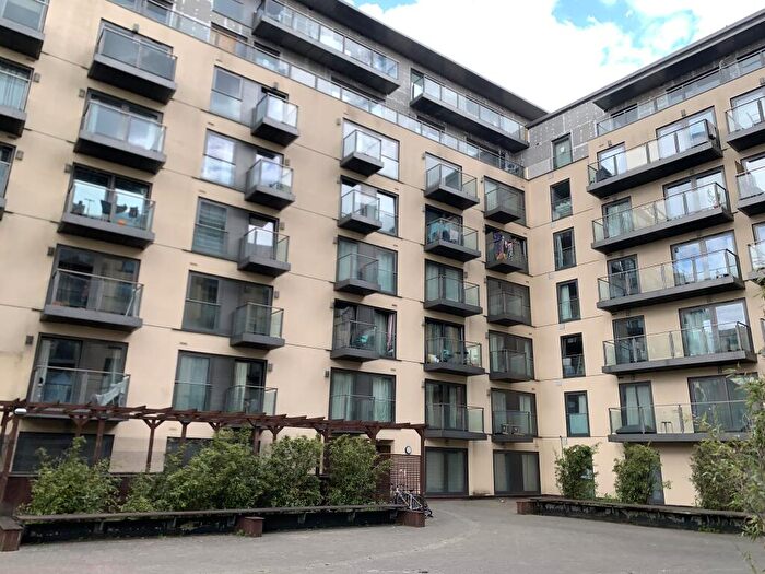 1 Bedroom Flat For Sale In Flat, High Street, Slough, Buckinghamshire, SL1