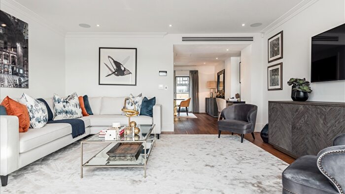 3 Bedroom Town House To Rent In Rainville Road, London, W6