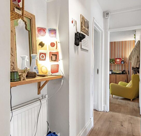3 Bedroom Flat To Rent In Todd House, The Grange, London, N2