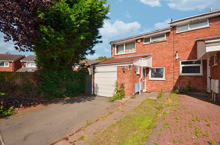 3 Bedroom End Of Terrace House For Sale In Wareham Green, Coventry, CV2