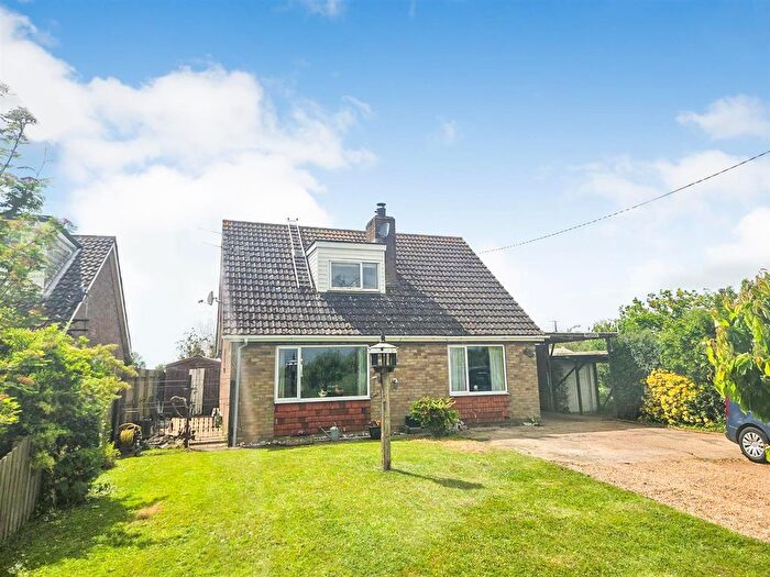 4 Bedroom Detached Bungalow For Sale In Kimbolton Road, Bolnhurst, Bedford, MK44