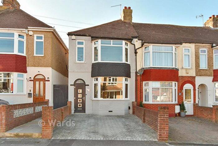 3 Bedroom End Of Terrace House For Sale In Chalkenden Avenue, Gillingham, Kent, ME8