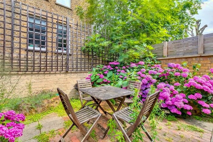 2 Bedroom Flat To Rent In Foskett Road, Fulham, London, SW6