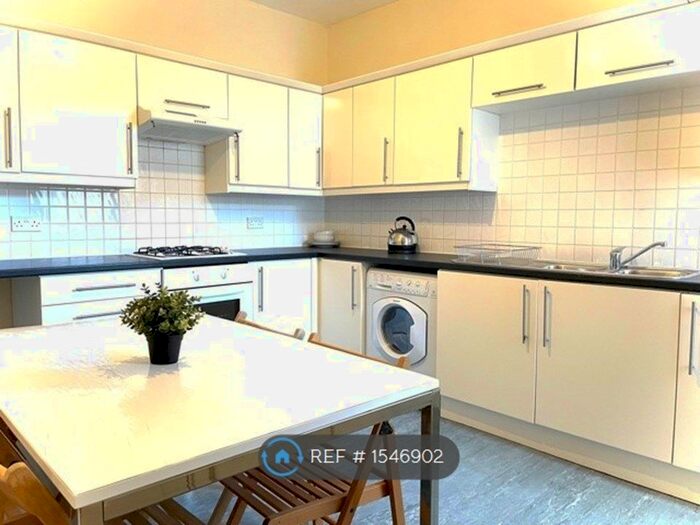 5 Bedroom Semi-Detached House To Rent In Derby Road, Manchester, M14