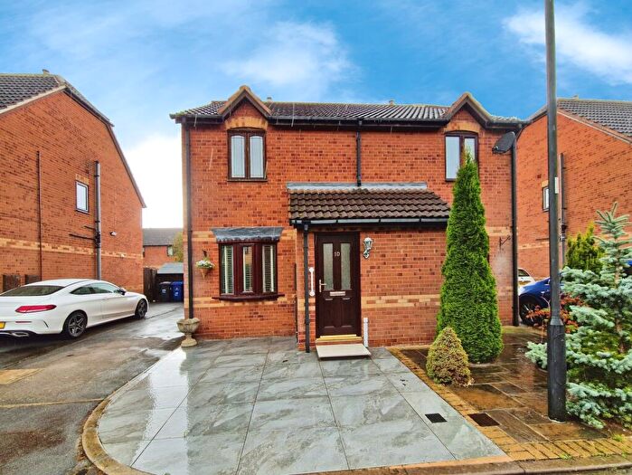 2 Bedroom Semi-Detached House For Sale In Cardinal Close, Rossington, Doncaster, DN11