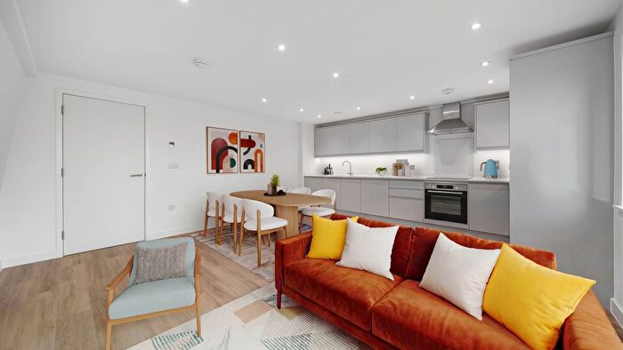 1 Bedroom Flat For Sale In Portsmouth Road, Esher, KT10