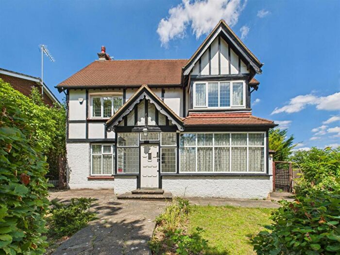 5 Bedroom Detached House For Sale In The Drive, Coulsdon, CR5