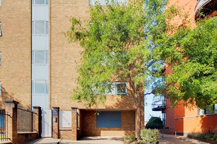 2 Bedroom Flat To Rent In Arnhem Place, Isle Of Dogs, London, E14