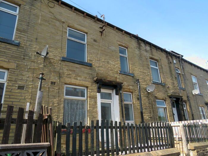 2 Bedroom Property To Rent In Livingstone Street, Halifax, HX3