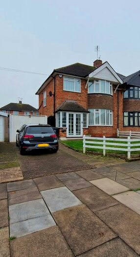 3 Bedroom Semi-Detached House To Rent In Wintersdale Road, Leicester, LE5