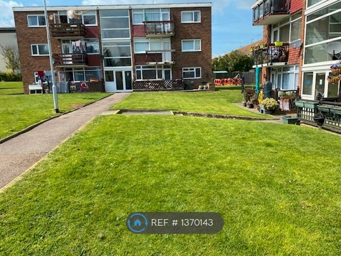 2 Bedroom Flat To Rent In Cypress Court, Rochester, ME2