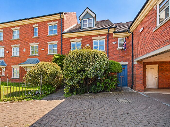 2 Bedroom Mews For Sale In Ladybank Avenue, Fulwood, PR2