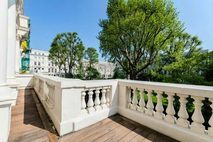 2 Bedroom Flat To Rent In Earl's Court Square, London, SW5