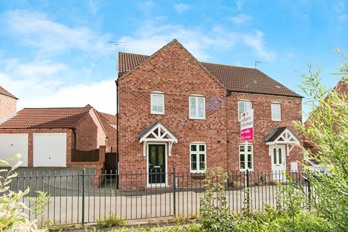 3 Bedroom Semi-Detached House For Sale In Lake View, Pontefract, WF8