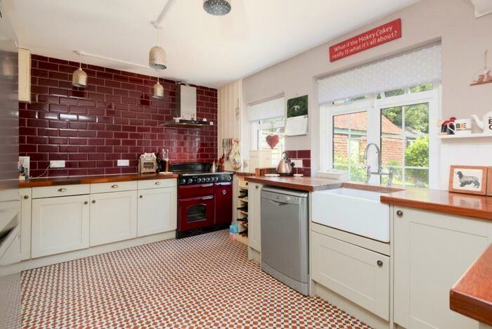4 Bedroom Detached House For Sale In Woodside Green, Lenham, ME17