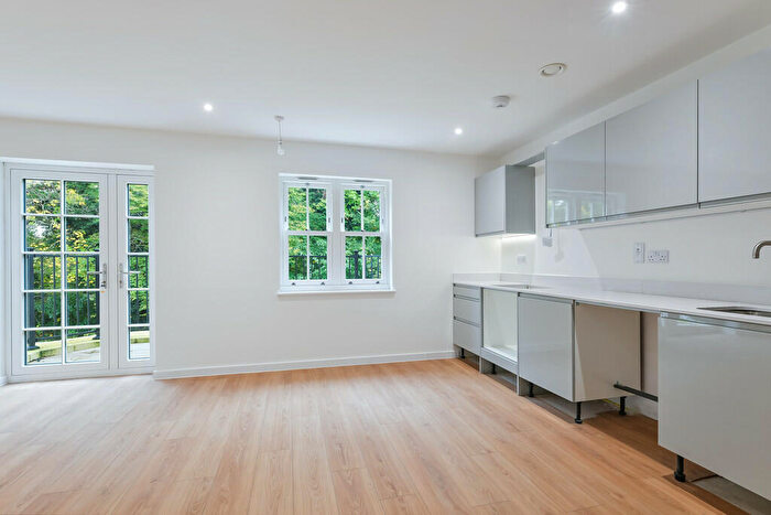 2 Bedroom Apartment To Rent In Flat Woodcote Reservoir, CR8