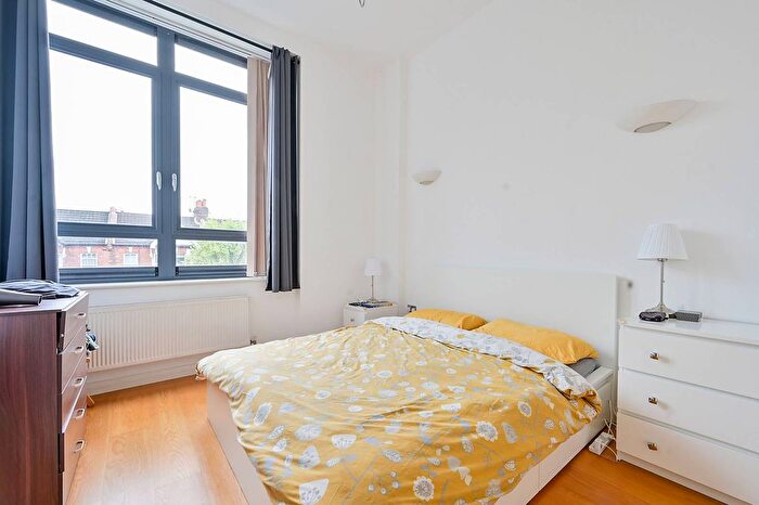 2 Bedroom Flat To Rent In Anthony Court, Chiswick, London, W3