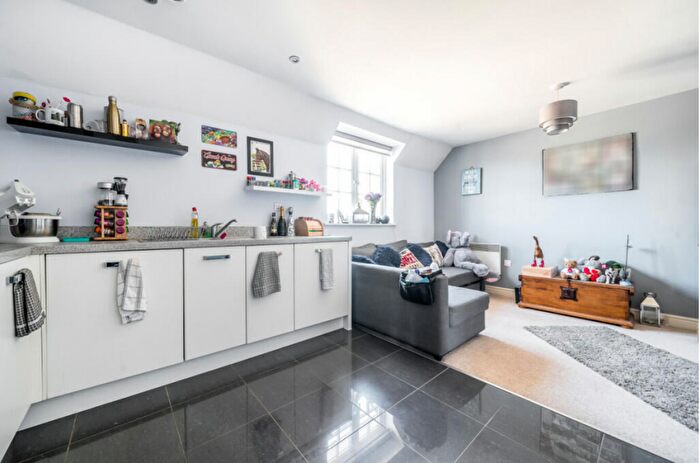 2 Bedroom Apartment To Rent In Flycatcher Keep, RG12