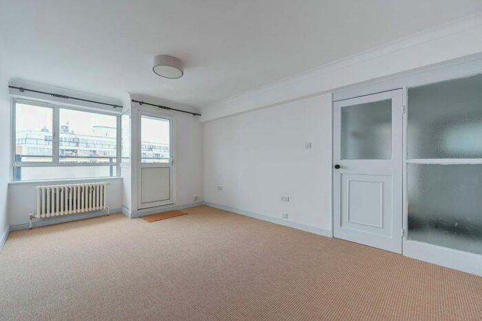 2 Bedroom Flat To Rent In Churchill Gardens, Pimlico, London, SW1V