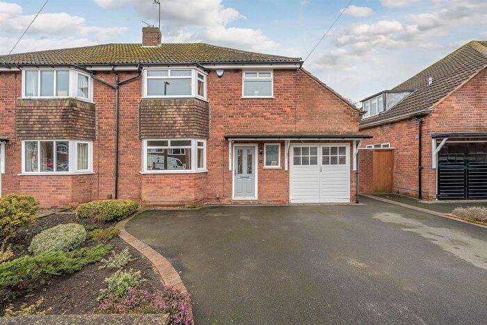 3 Bedroom Semi Detached House For Sale In Pargeter Street, Stourbridge, DY8