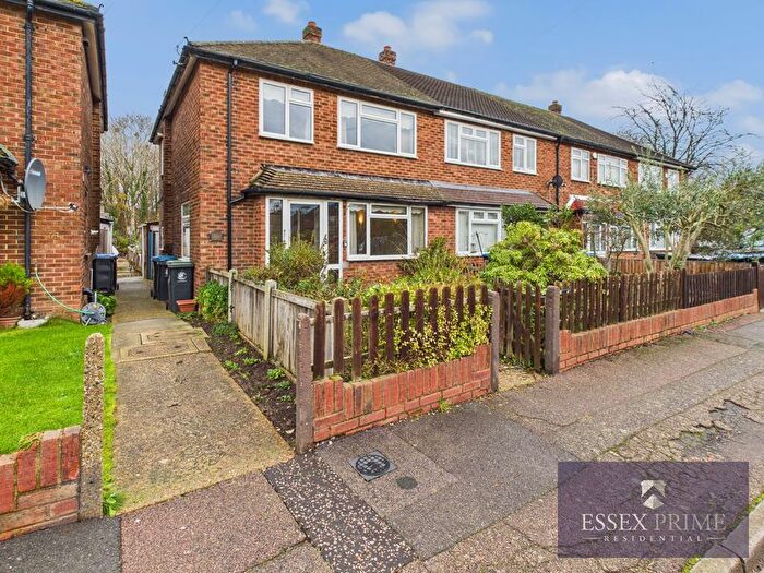 3 Bedroom End Of Terrace House For Sale In Greensted Road, Loughton, IG10