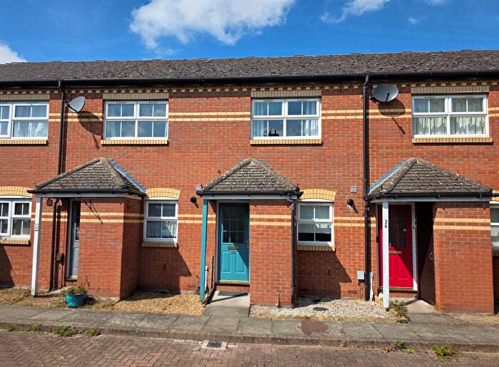 2 Bedroom Terraced House For Sale In Old Brewery Close, Aylesbury, HP21