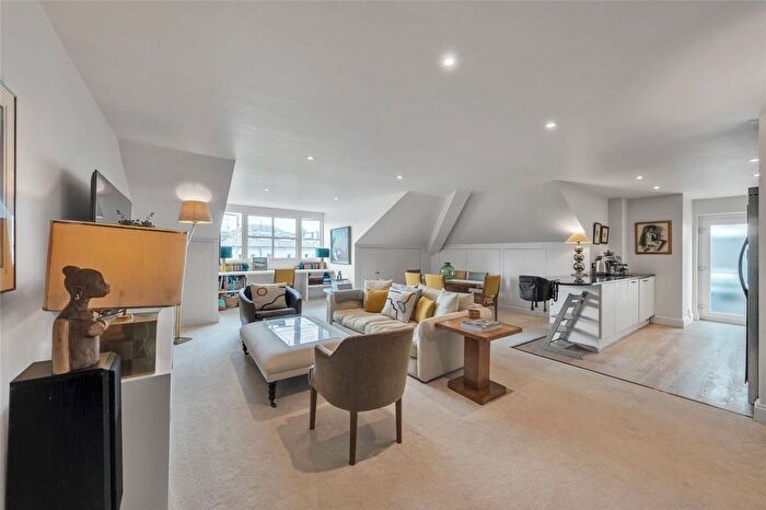 2 Bedroom Flat For Sale In Ormonde Court, - Belsize Grove, London, NW3