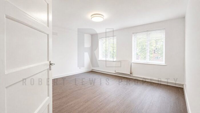 2 Bedroom Flat To Rent In Netherlands Road, New Barnet, Barnet, EN5