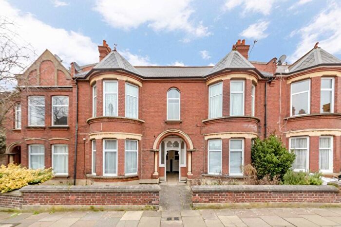 1 Bedroom Flat To Rent In Radbourne Road, Balham, SW12