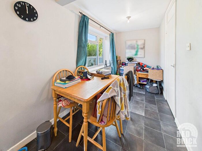 3 Bedroom Terraced House For Sale In Adkinson Avenue, Rugby, Warwickshire, CV22