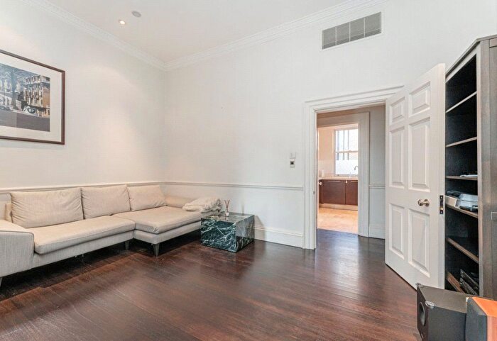 2 Bedroom Flat To Rent In Haselbury House, George Street, W1U