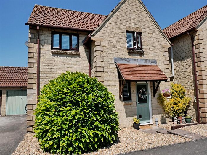 3 Bedroom Detached House For Sale In Magnolia Rise, Calne, SN11