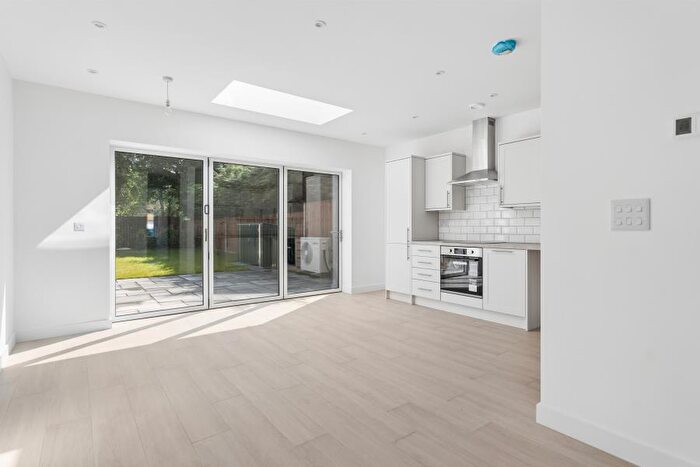 3 Bedroom Detached House To Rent In Sylvia Avenue, Pinner, HA5