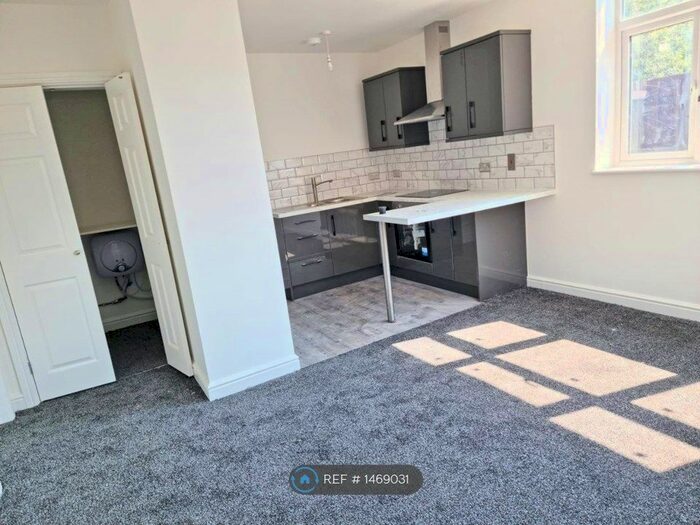 1 Bedroom Flat To Rent In Mckean Road, Oldbury, B69