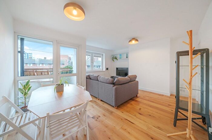 2 Bedroom Flat To Rent In St. Saviours Estate, London, SE1