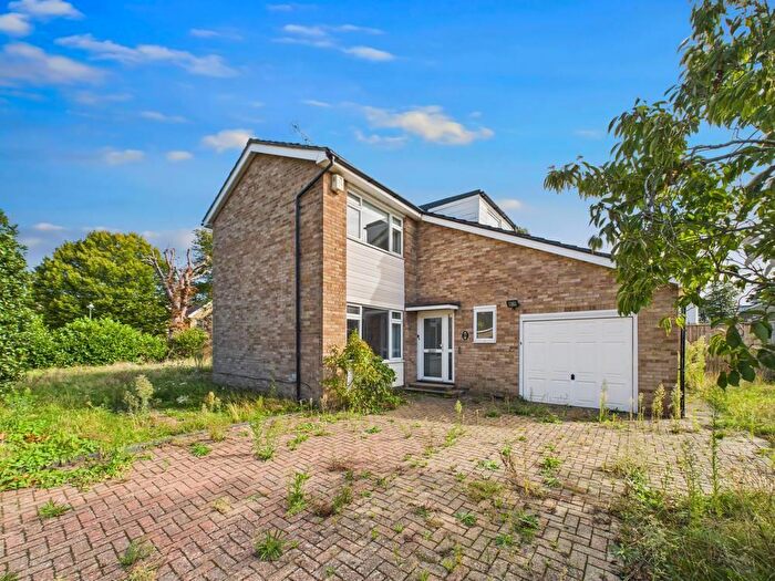 3 Bedroom Detached House For Sale In Parsons Mead, East Molesey, KT8