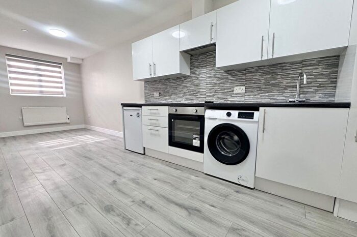 1 Bedroom Flat To Rent In High Street, Slough, SL1