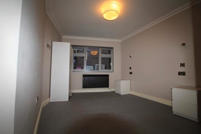 2 Bedroom Flat To Rent In Bowlalley Lane, Hull, Yorkshire, HU1