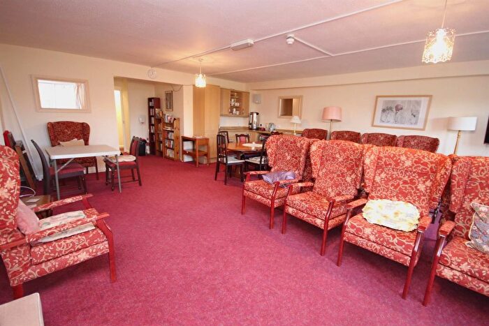 1 Bedroom Flat For Sale In High Oaks House, Locks Heath, Southampton, SO31
