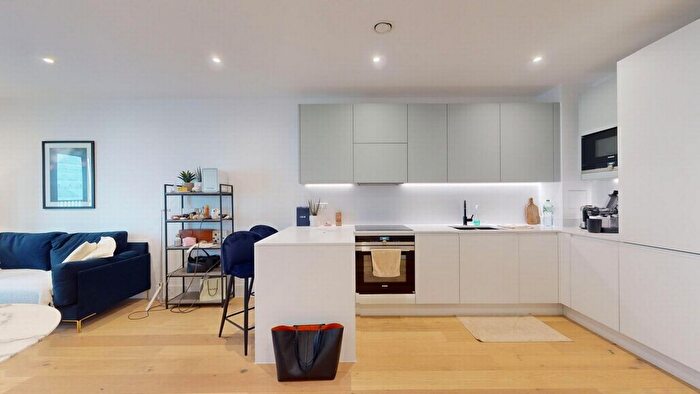 1 Bedroom Flat For Sale In Hive House, Verdo, Kew Bridge, Brentford, TW8