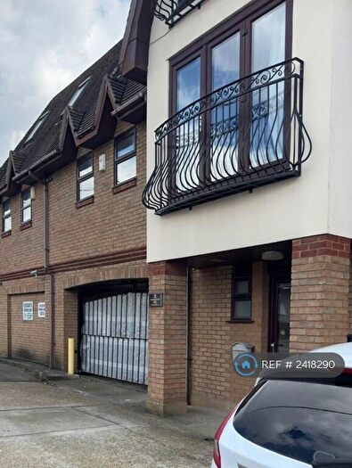 1 Bedroom Flat To Rent In Thundersley Park Road, Benfleet, SS7