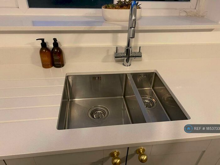 4 Bedroom Detached House To Rent In Barnes Road, Bedford, MK43