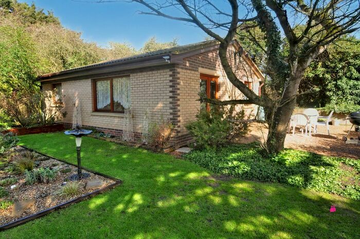 2 Bedroom Detached Bungalow To Rent In Nevendon Road, Basildon, SS13