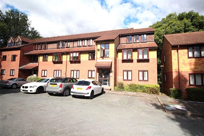 2 Bedroom Flat To Rent In Glyn Avenue, Greenacres, EN4