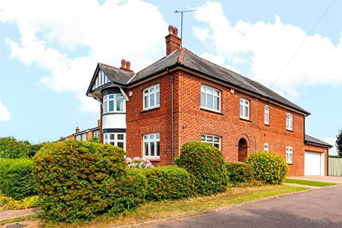 4 Bedroom Detached House For Sale In Station Road, Bow Brickhill, Milton Keynes, Buckinghamshire, MK17